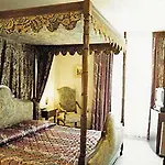 Diplomate Hotel 4*