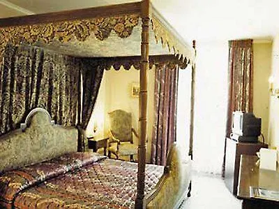 Diplomate Hotel 4*