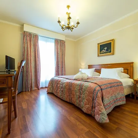Diplomate Hotel 4*