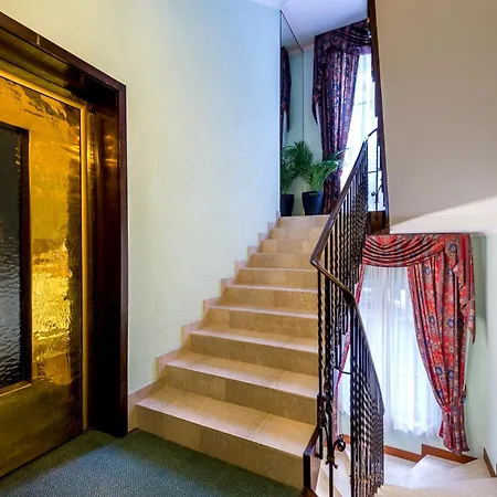 Diplomate Hotel 4*